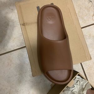 YEEZY SLIDE MEN Size 10